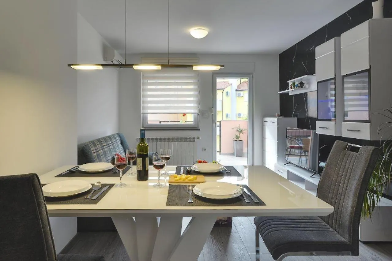 Apartment Black & White Πούλα